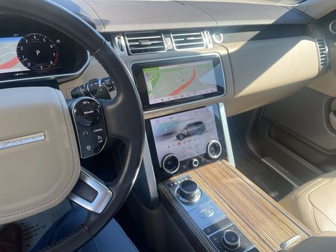 Used 2018 Land Rover Range Rover HSE image 25