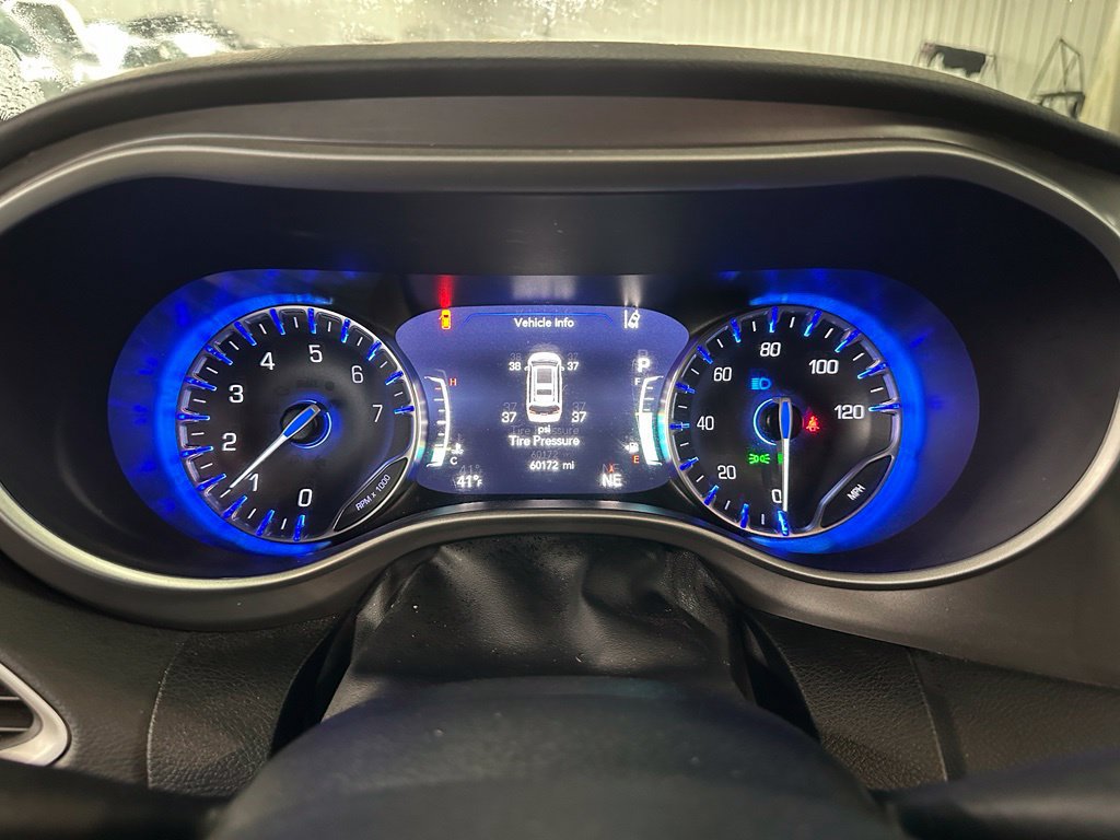 Used 2025 Chrysler Pacifica Select FWD image 15