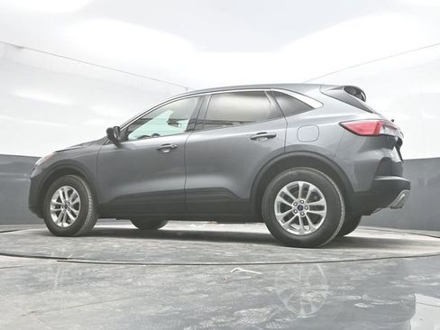 Used 2022 Ford Escape SE image 30