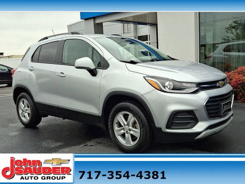 Used 2022 Chevrolet Trax LT w/ LT Convenience Package image 1