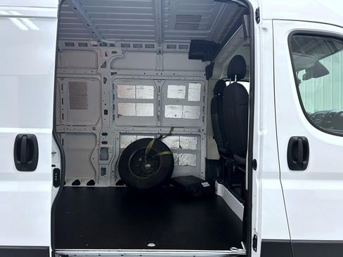 Used 2021 RAM ProMaster 2500 w/ Convenience Group image 17