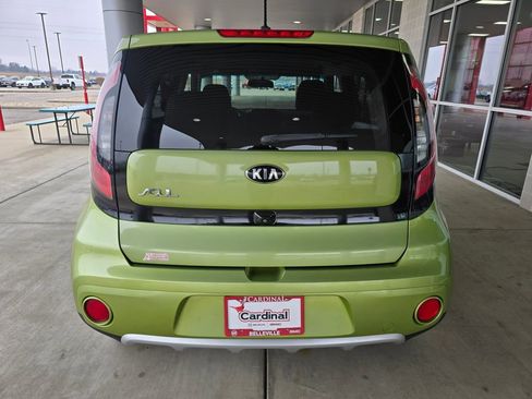 Used 2017 Kia Soul + image 6