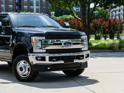 Used 2019 Ford F350 King Ranch w/ King Ranch Ultimate Package AWD/4WD image 3