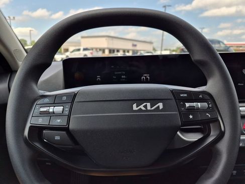 Used 2025 Kia K4 FWD image 18