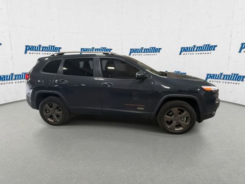 Used 2017 Jeep Cherokee Latitude AWD/4WD image 13