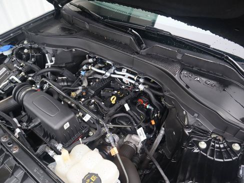 Used 2023 Ford Explorer XLT AWD/4WD image 31
