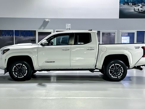 Used 2024 Toyota Tacoma TRD Sport RWD image 2