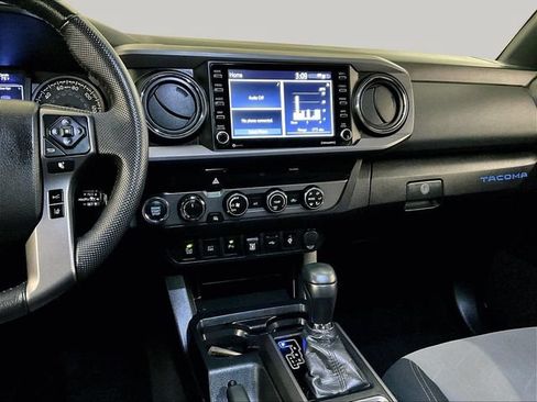 Used 2020 Toyota Tacoma TRD Sport w/ Technology Package AWD/4WD image 6