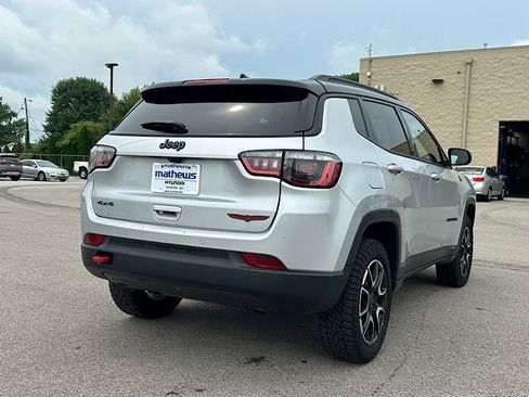 Used 2025 Jeep Compass Trailhawk AWD/4WD image 9