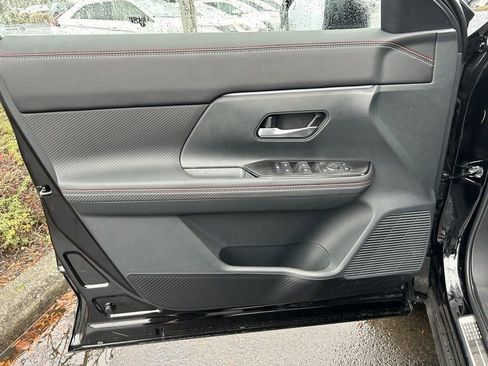 New 2025 Nissan Kicks SR w/ Illumination Package AWD/4WD image 9
