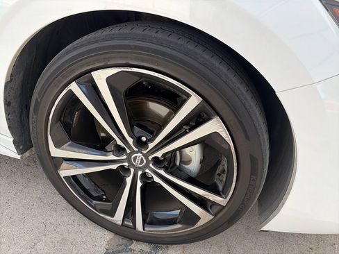 Used 2023 Nissan Sentra SR w/ SR Premium Package FWD image 7
