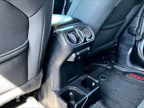 Used 2019 Jeep Wrangler Unlimited Sport S AWD/4WD image 10
