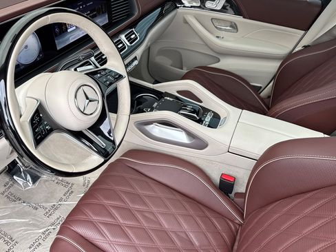 Used 2025 Mercedes-Benz Maybach GLS 600 4MATIC image 4