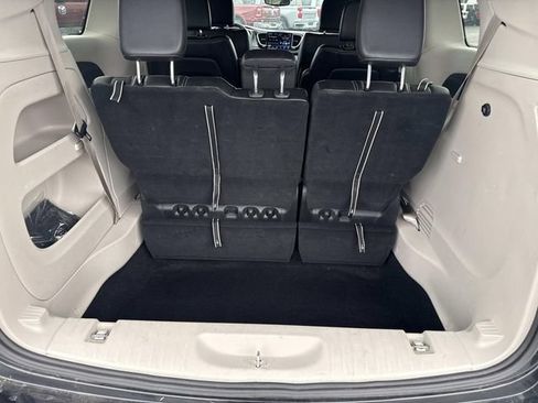Used 2024 Chrysler Pacifica Touring-L FWD image 30