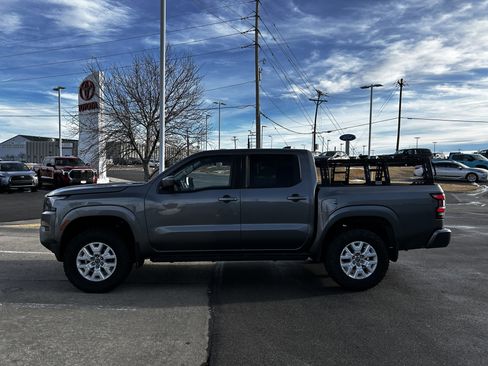 Used 2022 Nissan Frontier SV w/ Technology Package image 2