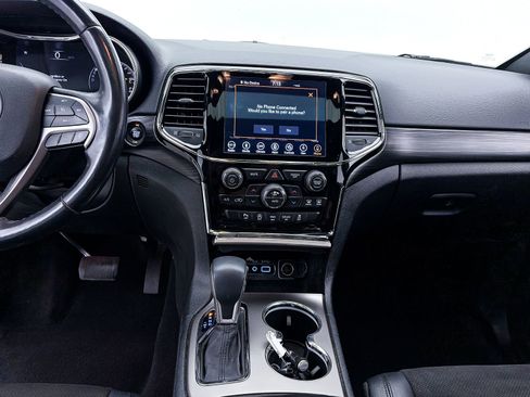 Used 2019 Jeep Grand Cherokee Altitude RWD image 6