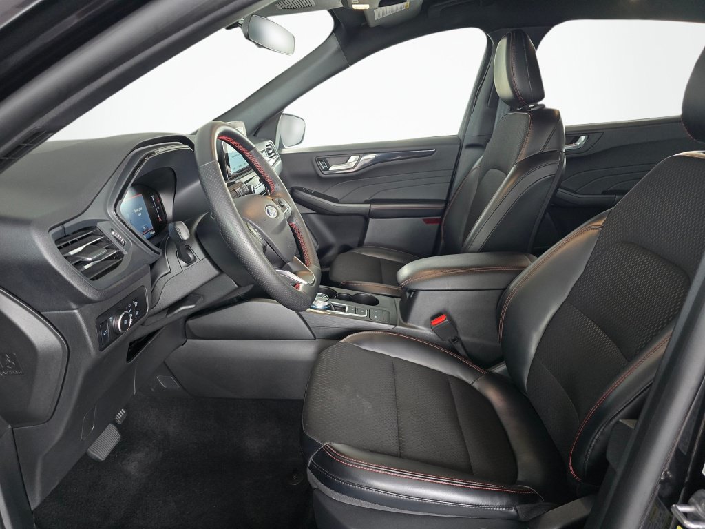 Used 2025 Ford Escape ST-Line Select AWD/4WD image 17