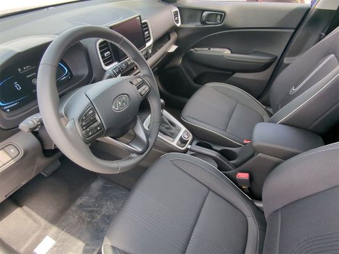 New 2025 Hyundai Venue Limited image 17