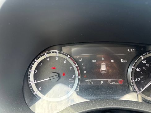 Used 2025 Toyota Highlander LE FWD image 12