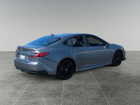 Used 2025 Toyota Camry SE FWD image 5
