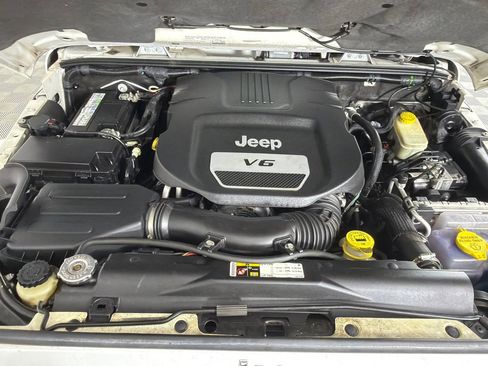 Used 2015 Jeep Wrangler Sahara w/ Connectivity Group image 21