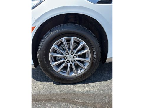 Used 2022 Buick Enclave Premium AWD/4WD image 11