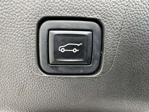 Used 2023 Chevrolet Traverse Premier w/ Redline Edition image 22