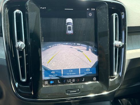 Used 2023 Volvo XC40 B5 Plus image 27