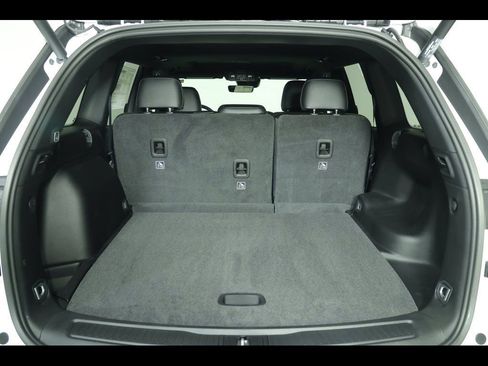 New 2025 Jeep Grand Cherokee Altitude image 18