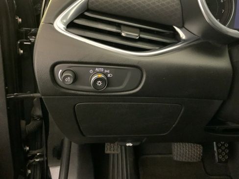 Used 2017 Chevrolet Malibu LT image 17