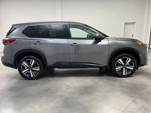 Used 2025 Nissan Rogue SL FWD image 8