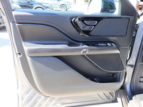 Used 2022 Lincoln Aviator AWD w/ Premium Package image 22