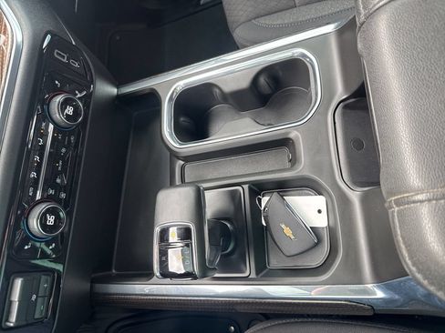Used 2023 Chevrolet Silverado 1500 LT w/ Z71 Off-Road Package AWD/4WD image 38