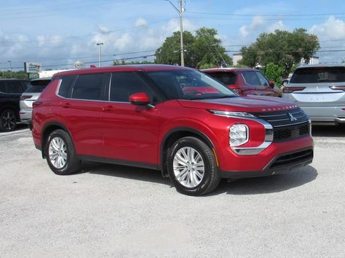 Used 2023 Mitsubishi Outlander ES FWD image 2