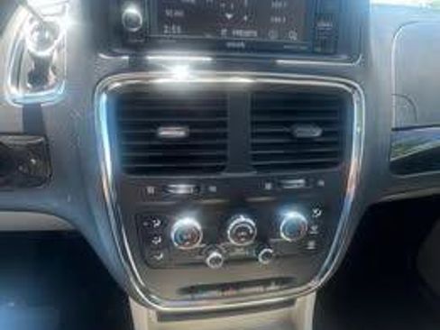 Used 2018 Dodge Grand Caravan SXT FWD image 10