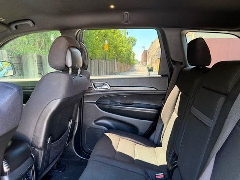 Used 2019 Jeep Grand Cherokee Laredo RWD image 22