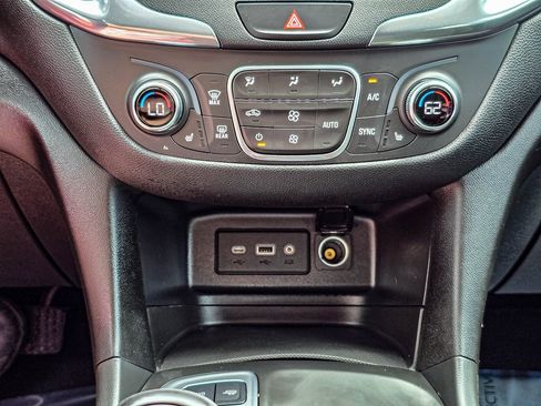 Used 2020 Chevrolet Equinox LT image 17