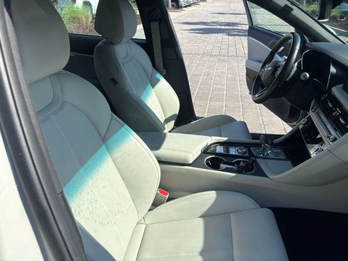 Used 2024 Genesis G70 2.5T image 17