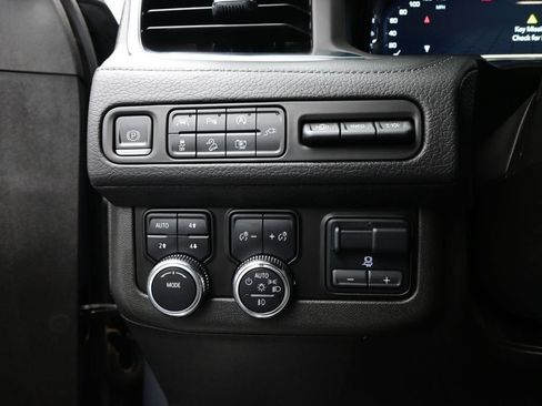 Used 2022 GMC Yukon XL Denali AWD/4WD image 17