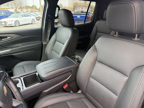 Used 2025 Chevrolet Traverse LT image 14
