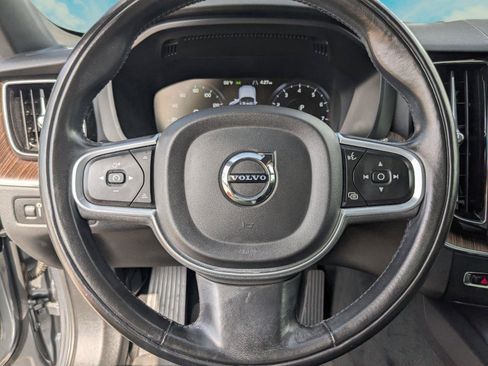 Used 2021 Volvo XC60 T5 Momentum w/ Advanced Package AWD/4WD image 9