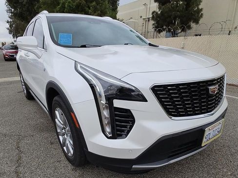 Used 2023 Cadillac XT4 Premium Luxury FWD image 3
