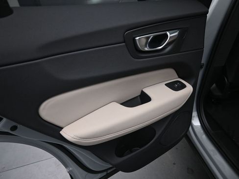 New 2026 Volvo XC60 B5 Plus w/ Protection Package Premier image 27