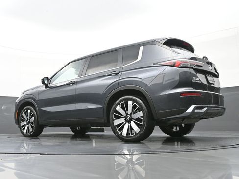 Used 2025 Mitsubishi Outlander SE image 47