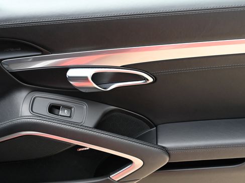 Used 2019 Porsche 911 Cabriolet image 42