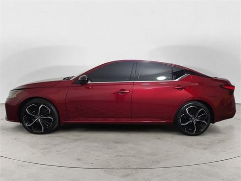 Used 2024 Nissan Altima 2.5 SR image 2