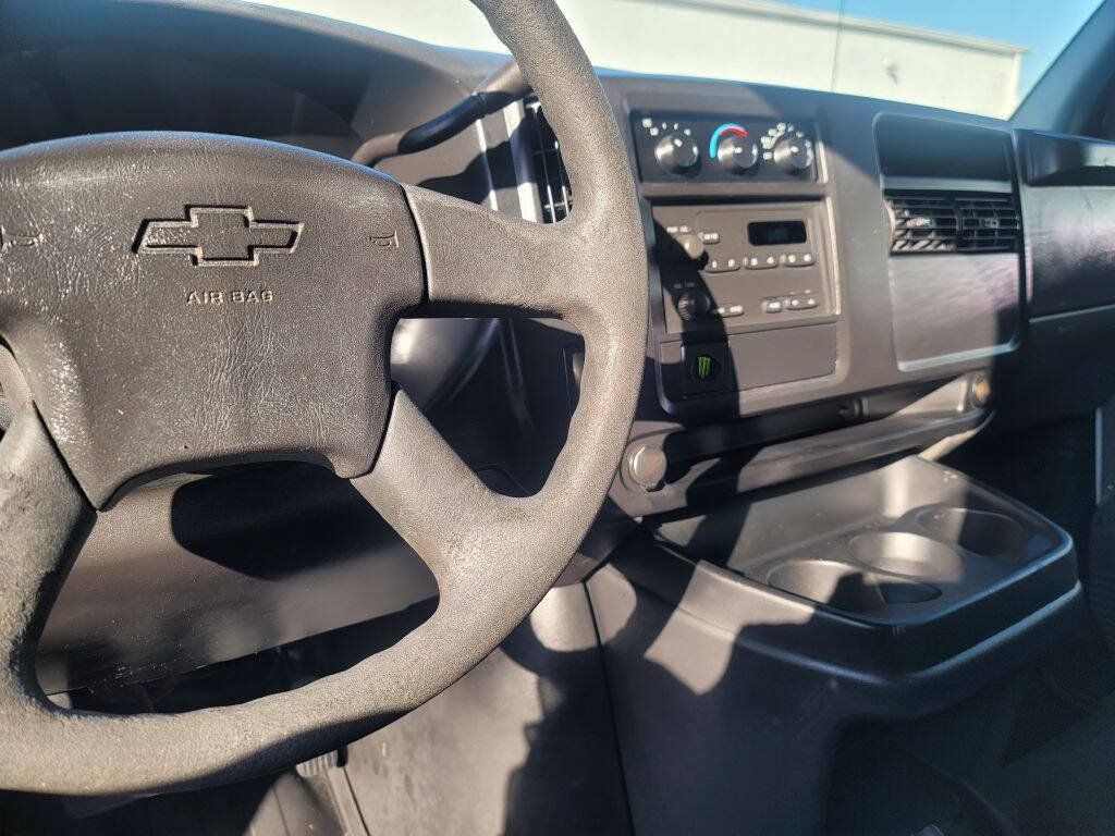 Used 2003 Chevrolet Express 2500 RWD image 4