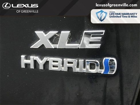 Used 2023 Toyota RAV4 XLE Premium image 11