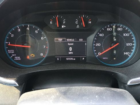 Used 2018 Chevrolet Malibu LT FWD image 2