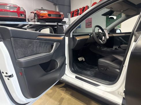 Used 2023 Tesla Model Y Performance image 92